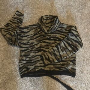 Day trip Camouflage Turtleneck Sweater Size L